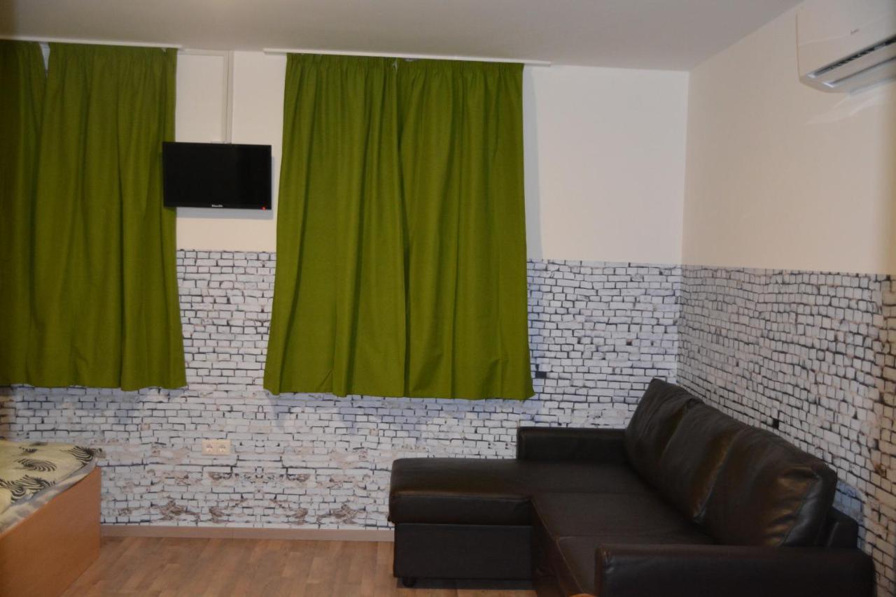 Kid Familia Panzio Balatonszarszo Bed & Breakfast ภายนอก รูปภาพ