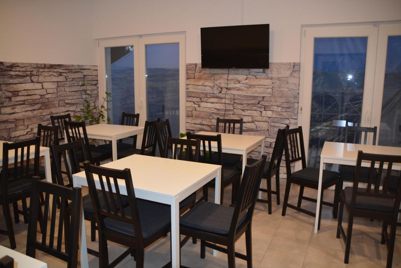 Kid Familia Panzio Balatonszarszo Bed & Breakfast ภายนอก รูปภาพ