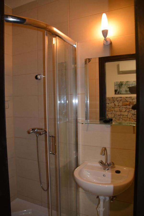 Kid Familia Panzio Balatonszarszo Bed & Breakfast ภายนอก รูปภาพ