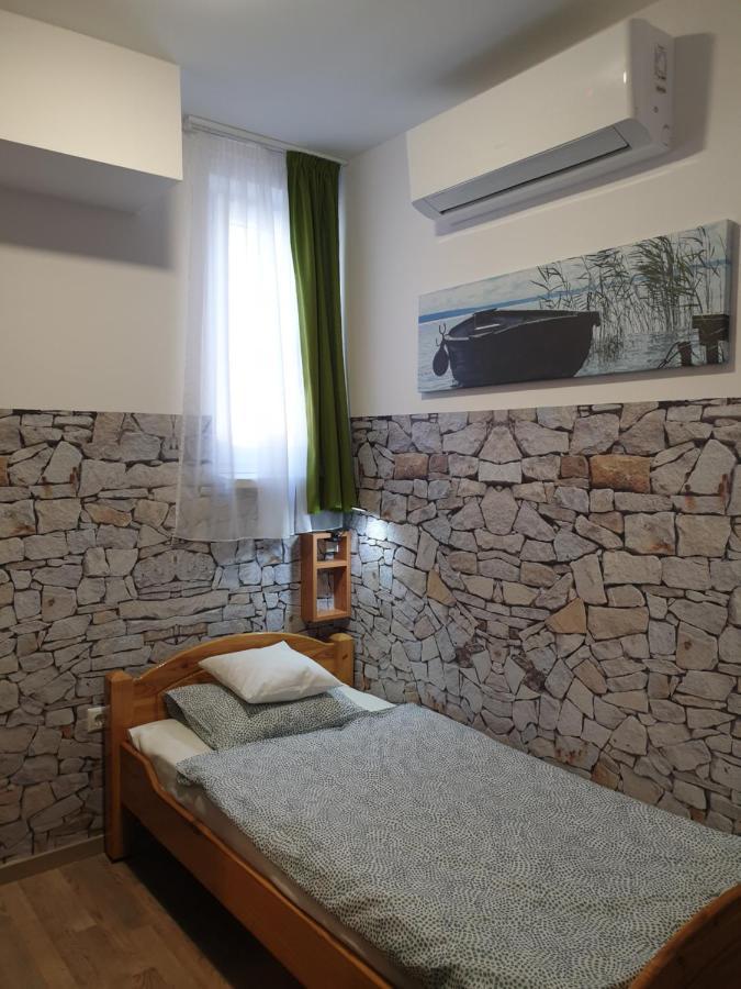 Kid Familia Panzio Balatonszarszo Bed & Breakfast ภายนอก รูปภาพ