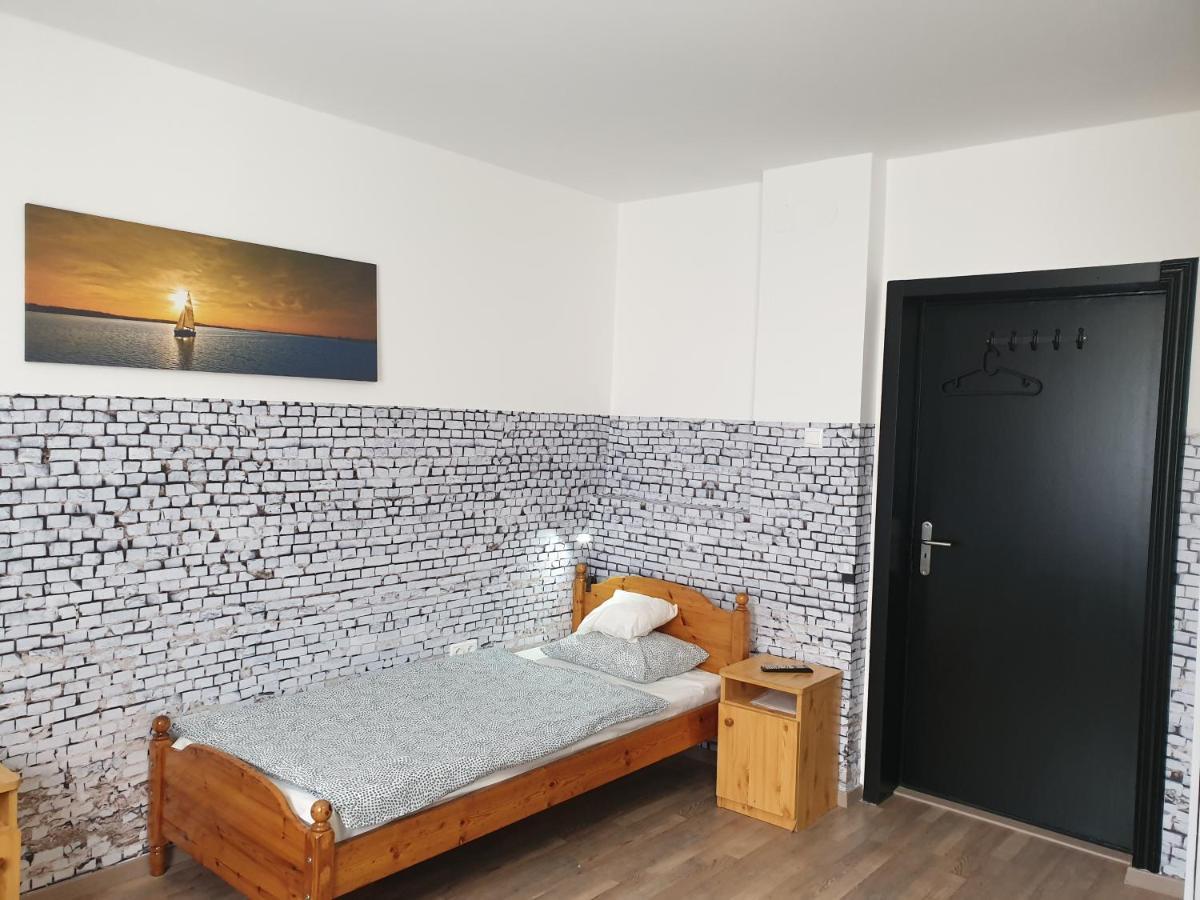 Kid Familia Panzio Balatonszarszo Bed & Breakfast ภายนอก รูปภาพ