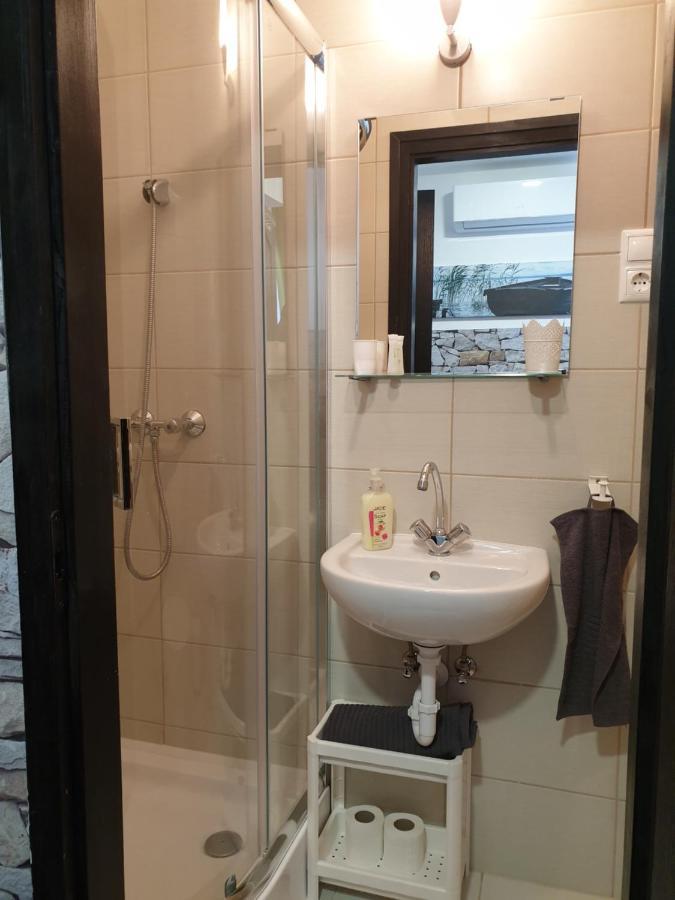 Kid Familia Panzio Balatonszarszo Bed & Breakfast ภายนอก รูปภาพ