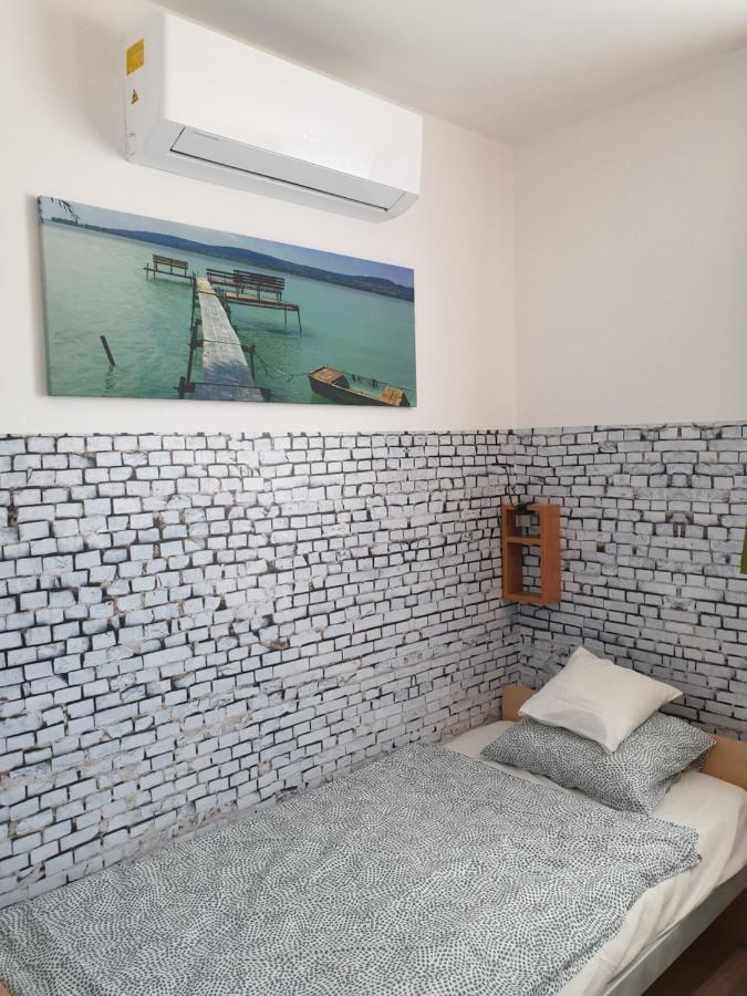 Kid Familia Panzio Balatonszarszo Bed & Breakfast ภายนอก รูปภาพ