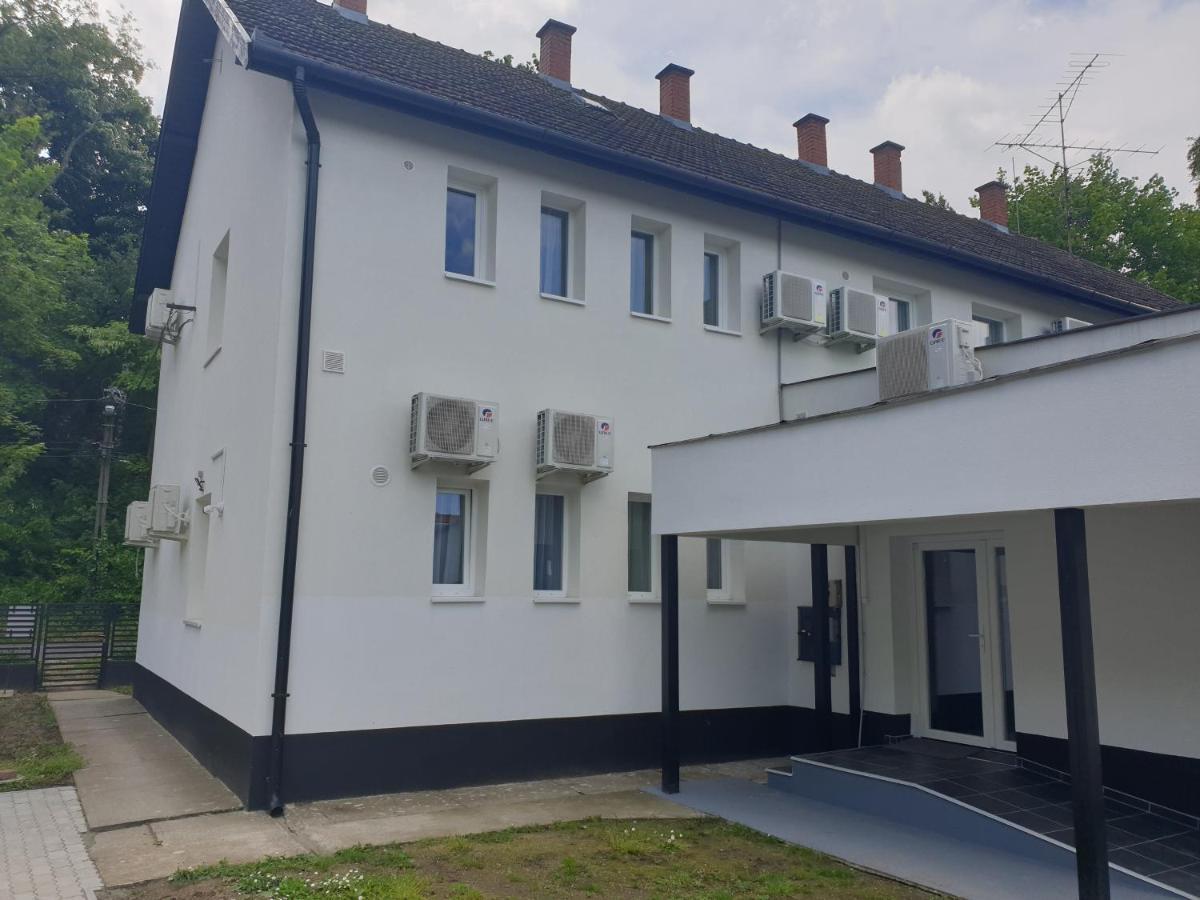 Kid Familia Panzio Balatonszarszo Bed & Breakfast ภายนอก รูปภาพ
