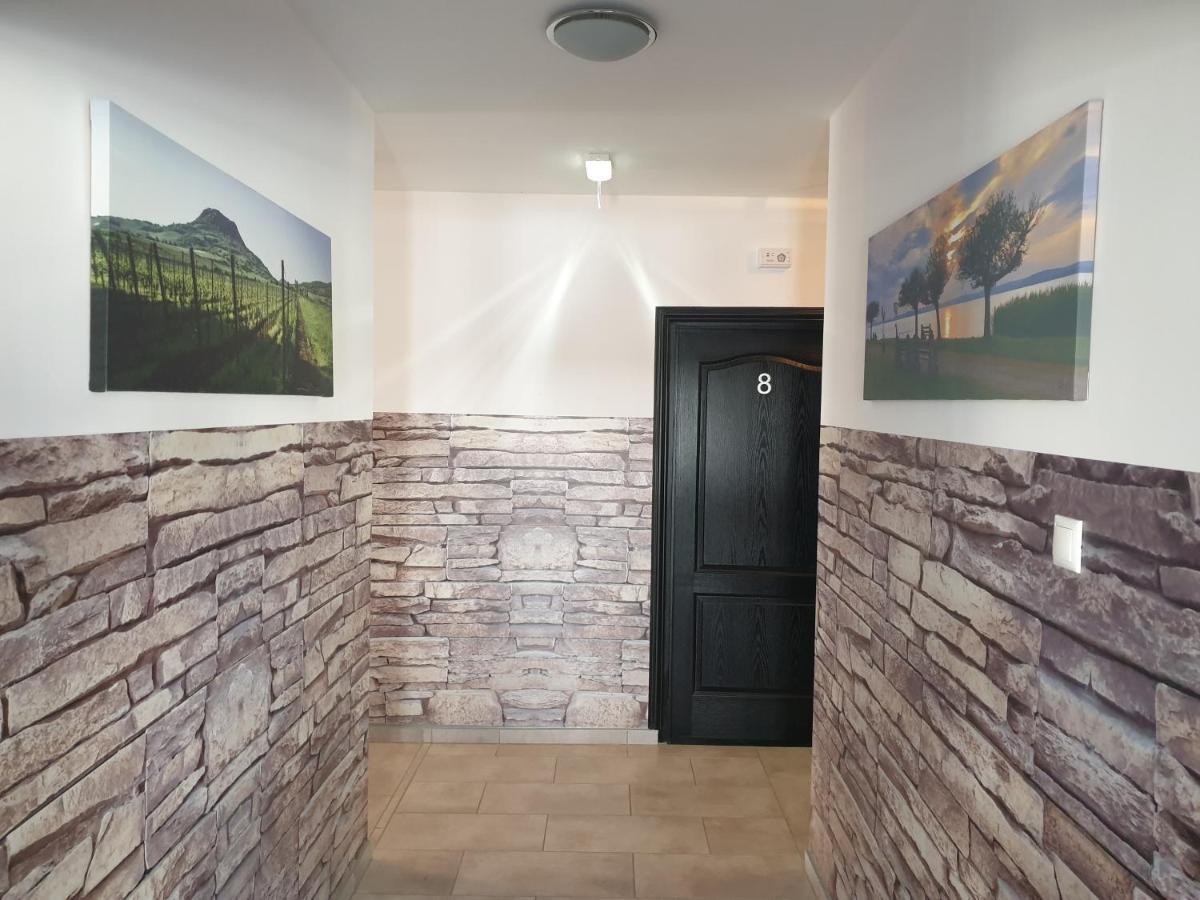 Kid Familia Panzio Balatonszarszo Bed & Breakfast ภายนอก รูปภาพ