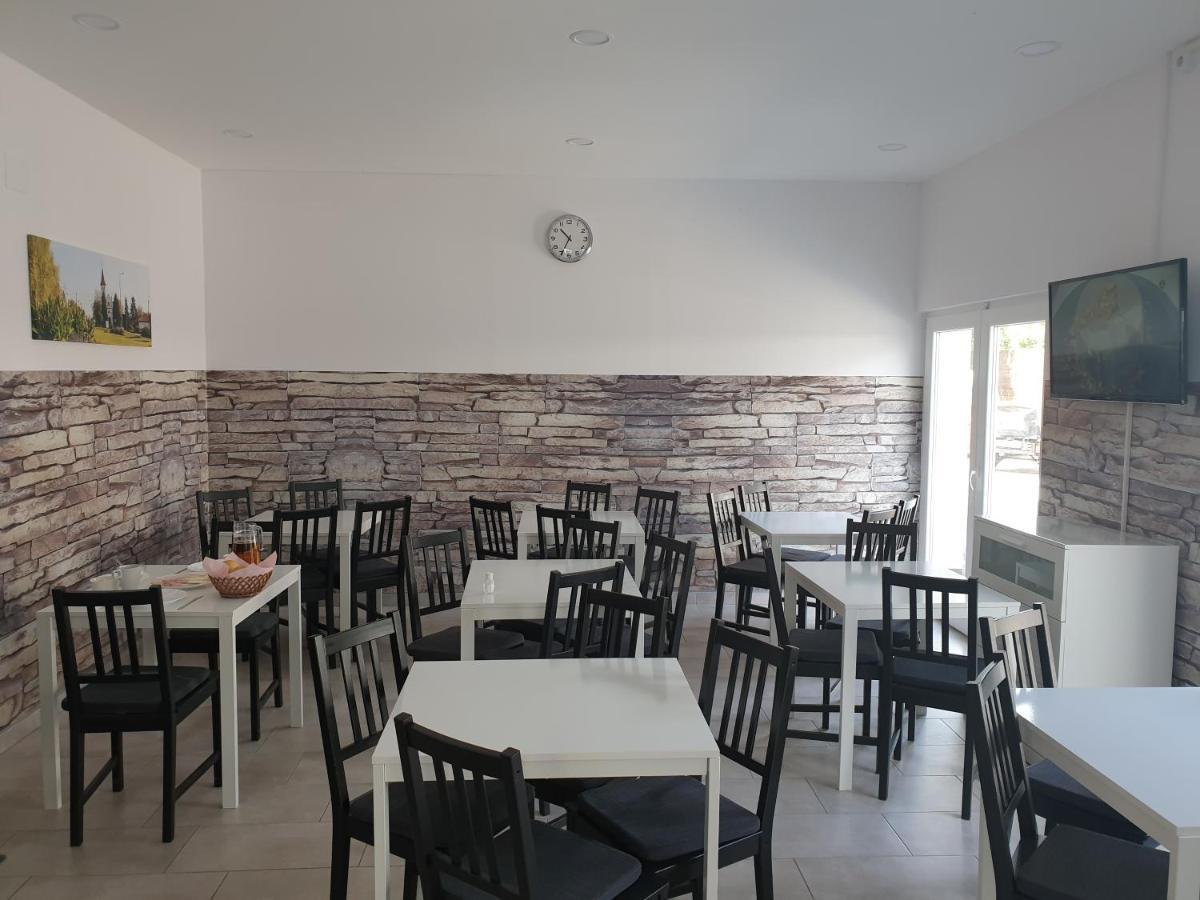 Kid Familia Panzio Balatonszarszo Bed & Breakfast ภายนอก รูปภาพ