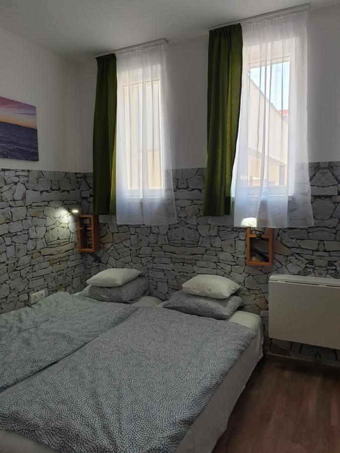 Kid Familia Panzio Balatonszarszo Bed & Breakfast ภายนอก รูปภาพ